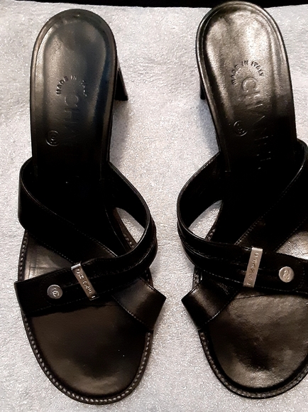 VINTAGE CHANEL LOW HEEL PUMPS, SIZE 37.5 - Picture 6 of 14